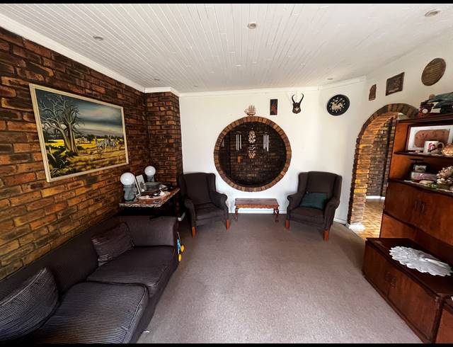 3 BEDROOM HOUSE FOR SALE IN DERSLEY